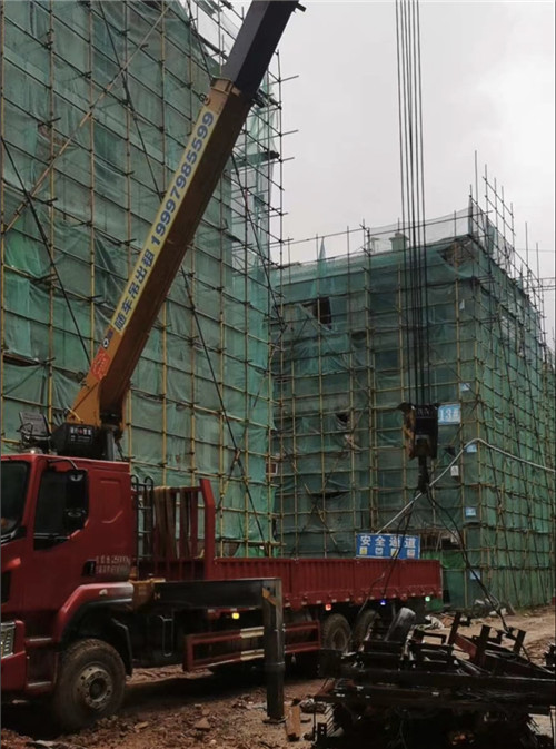 米脂县“慢工细活”—— 吊车的 “微动控制” 技术